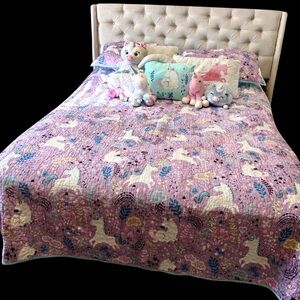 Magical Unicorn Bedroom Set – Reversible Comforter + Decor
